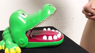 【閲覧注意】ワニに、チンコを噛まれてみた‼︎　 I got my Dick Bitten by a Crocodile. 【warning】（無修正）