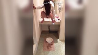 【PEE】 OL白ブラウス着て、洗面台からパイパンおしっこするNana