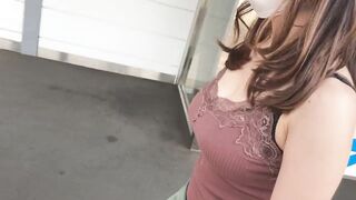 タンクトップOLの揺れる谷間、むちむちの太ももがエロい！Tank Top Office Worker's Swaying Tits and Whipped Thighs are so Sexy