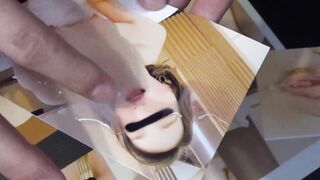 【動画リクエスト】今回は彼女（y）の写真を撮りながら自慰行為をする変態。 最後に濃厚精液を大量に振りかけました。
