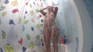 In my Bath, Peeping