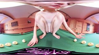 VR 360 ° Girl with Balloons, Funny Moments