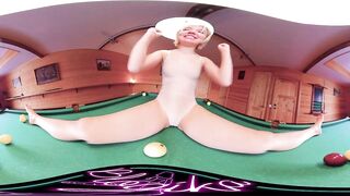 VR 360 ° Girl with Balloons, Funny Moments