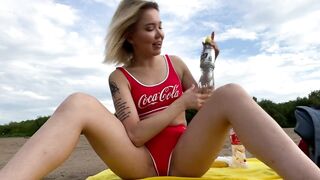 Eating a Banana on the Beach made the Guys Blush
