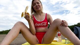 Eating a Banana on the Beach made the Guys Blush