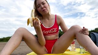 Eating a Banana on the Beach made the Guys Blush