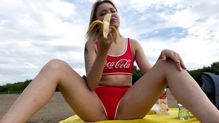 Eating a Banana on the Beach made the Guys Blush