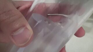 興味津々のペニスポンプを使っているが吸引力が強すぎて射精する変態。