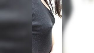 貧乳だからノーブラでも大丈夫？