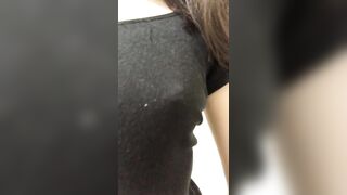 貧乳だからノーブラでも大丈夫？