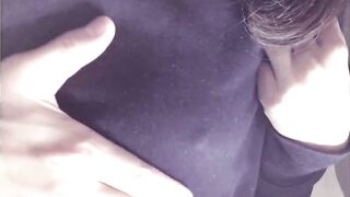 【ちくびぜめ】ぽっちり乳首をエッチな色のスポンジでコリコリ Nipple Massage with PINK Sponge Japanese Masturbation Orgasm