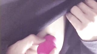 【ちくびぜめ】ぽっちり乳首をエッチな色のスポンジでコリコリ Nipple Massage with PINK Sponge Japanese Masturbation Orgasm