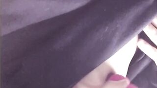 【ちくびぜめ】ぽっちり乳首をエッチな色のスポンジでコリコリ Nipple Massage with PINK Sponge Japanese Masturbation Orgasm