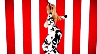 Mmd Bismarck Cow Girl Outfit and Shaved Pussy Fap Challenge during Public Concert