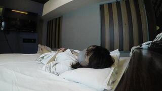 日本人の女の子にマッサージ施術（japanese Girl）