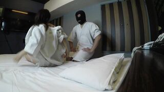 日本人の女の子にマッサージ施術（japanese Girl）