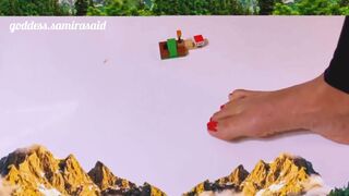 Giantess Samira Find a Tiny Man
