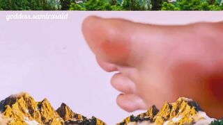 Giantess Samira Find a Tiny Man
