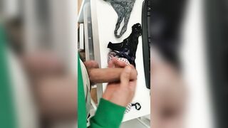 ESPIANDO El DORMITORIO De La HERMASTRA, El SUJETADOR SEXY, Puso DURA La POLLA