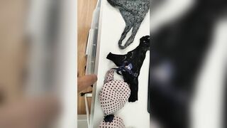 ESPIANDO El DORMITORIO De La HERMASTRA, El SUJETADOR SEXY, Puso DURA La POLLA