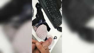 ESPIANDO El DORMITORIO De La HERMASTRA, El SUJETADOR SEXY, Puso DURA La POLLA