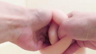 オナホにフィストファックしようとした変態男（hentai Boy is Fisting Adult Toy!!）