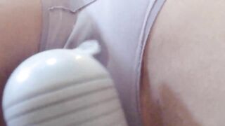 無修正 JKコスの変態人妻に電マでオナニーしてもらったよ。ローアングルで撮影したら見切れちゃった