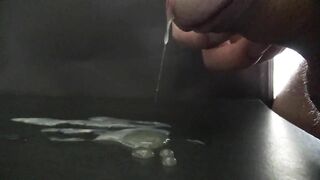 【特濃射精】オナ禁明けに朝日を浴びながら気持ちよく射精。後半は粘り気が凄いです。