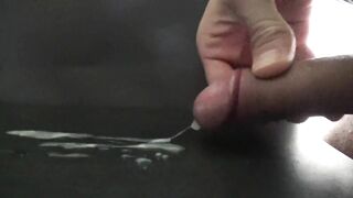 【特濃射精】オナ禁明けに朝日を浴びながら気持ちよく射精。後半は粘り気が凄いです。