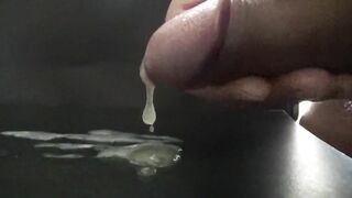 【特濃射精】オナ禁明けに朝日を浴びながら気持ちよく射精。後半は粘り気が凄いです。