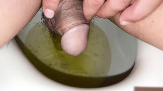 【today's Fresh Pee!】《個人撮影》《素人投稿》人が入って来ても関係ない！いつでもどこでも今日もおしっこ撮影^ ^おしっこ誰か飲んでくれる？