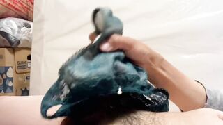 りんちゃん（26）綺麗系ショップ店員のパンツのクロッチで大量射精