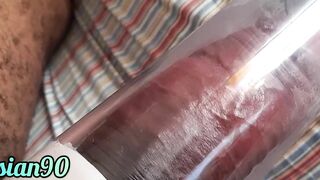 大きなペニス日本人の男の子は彼の太った雄鶏をポンプでくみます