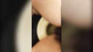 変態日本人ゲイのいやらしい喘ぎ声のおしっこ放尿 Pee Pissing of a Perverted Japanese Gay Nasty Pant Voice