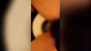 ラクビ―部の変態男が限界まで溜めたおしっこを激放尿し痙攣する