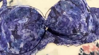 【素人撮影】20代後半体型の人妻！アナルを舐めると恥ずかしがる表情が堪らない！お風呂に入っている隙に…