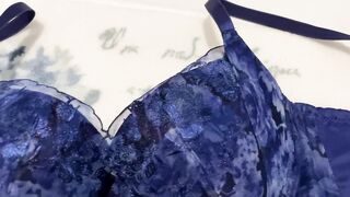 【素人撮影】20代後半体型の人妻！アナルを舐めると恥ずかしがる表情が堪らない！お風呂に入っている隙に…