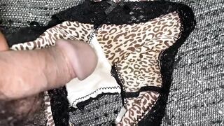 【dirty and Stinky Panties!】《素人撮影》《完全素人》20代後半シンママのおしっこ臭い汚れ付きパンティ♡今回も汗臭＆マン臭スゴくて興奮したよ^ ^