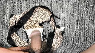 【dirty and Stinky Panties!】《素人撮影》《完全素人》20代後半シンママのおしっこ臭い汚れ付きパンティ♡今回も汗臭＆マン臭スゴくて興奮したよ^ ^