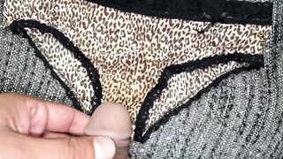 【dirty and Stinky Panties!】《素人撮影》《完全素人》20代後半シンママのおしっこ臭い汚れ付きパンティ♡今回も汗臭＆マン臭スゴくて興奮したよ^ ^
