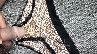 【dirty and Stinky Panties!】《素人撮影》《完全素人》20代後半シンママのおしっこ臭い汚れ付きパンティ♡今回も汗臭＆マン臭スゴくて興奮したよ^ ^