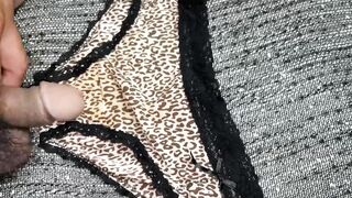 【dirty and Stinky Panties!】《素人撮影》《完全素人》20代後半シンママのおしっこ臭い汚れ付きパンティ♡今回も汗臭＆マン臭スゴくて興奮したよ^ ^