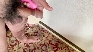 【i used a Rotor to make a Erection!】ローターを固定して刺激を与え続ける！瞬く間に勃起してパンパンで破裂しそう^ ^