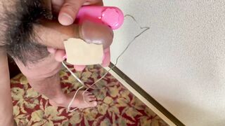 【i used a Rotor to make a Erection!】ローターを固定して刺激を与え続ける！瞬く間に勃起してパンパンで破裂しそう^ ^