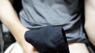 あすかちゃん（21）地下アイドルのセクシーパンツのクロッチに擦り付け大量射精
