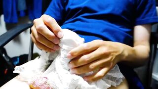 しおりちゃん（22）コンビニ店員のパンツのクロッチに大量射精