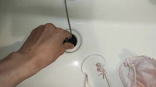 piss-covered pink bra! hentai boy is pissing to pink bra!