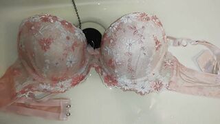 piss-covered pink bra! hentai boy is pissing to pink bra!