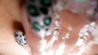 SHOWING MY BEAUTIFUL PUSSY AND PEE CLOSEUP