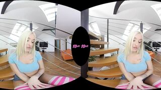18VR Daisy Lee Loves Fuck In Stockings VR Porn
